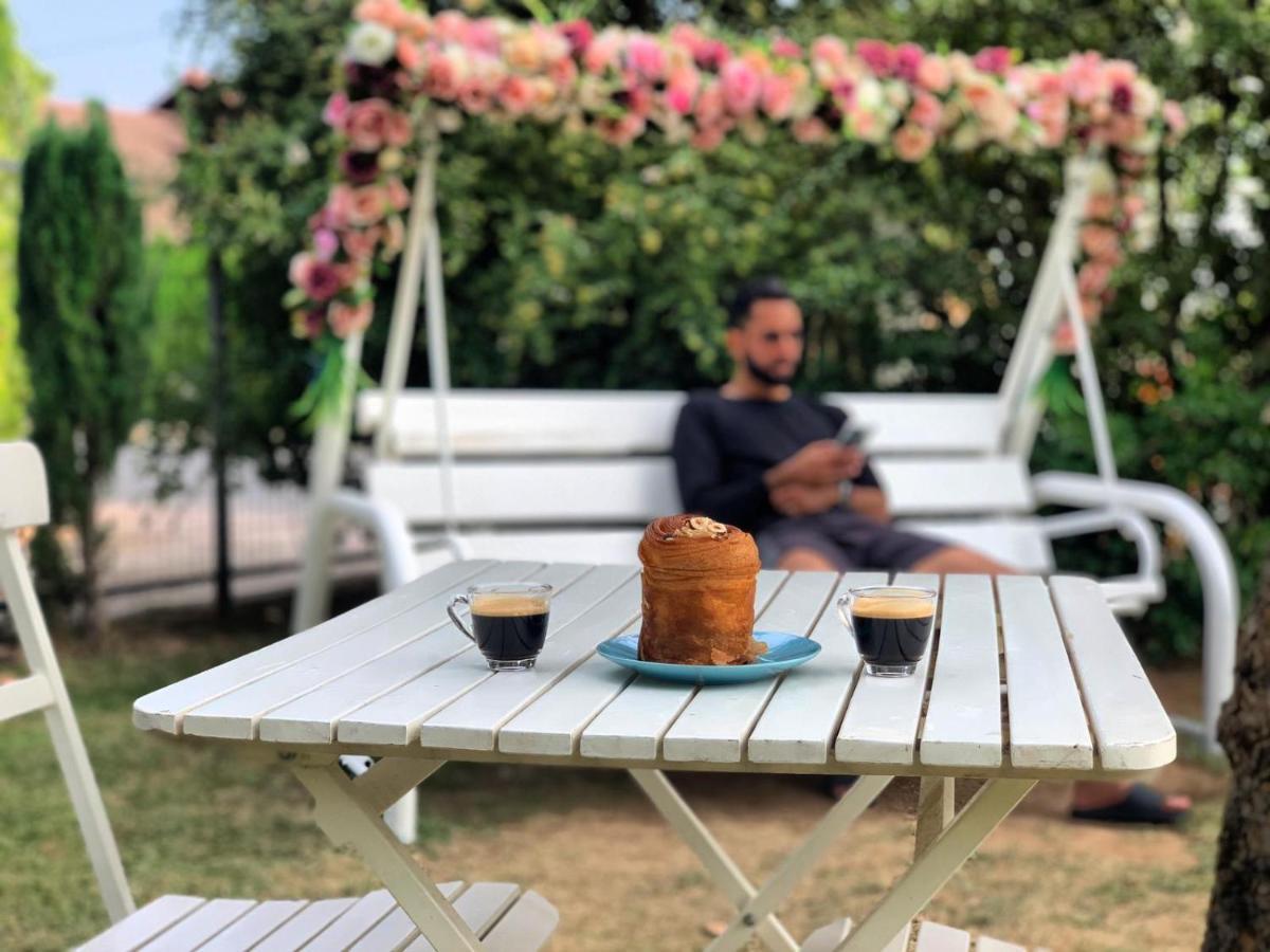 Orhan Havaya She'ar Yashuv Luaran gambar