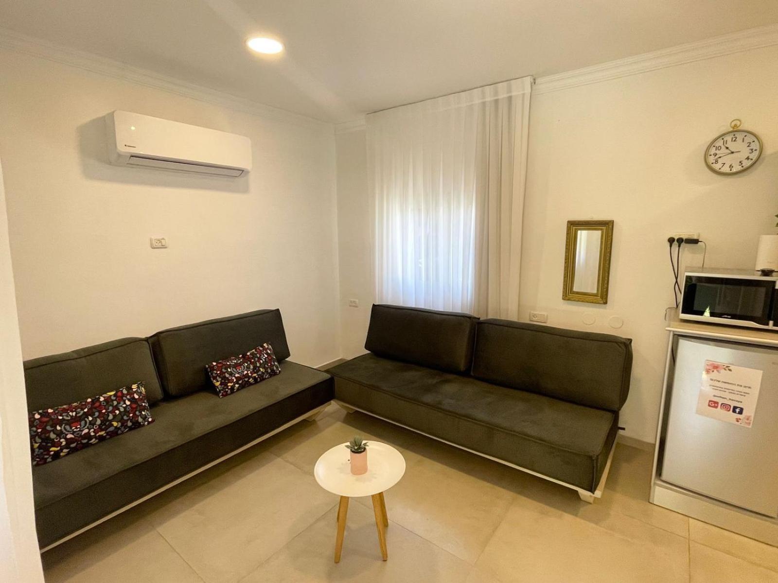 Orhan Havaya She'ar Yashuv Luaran gambar